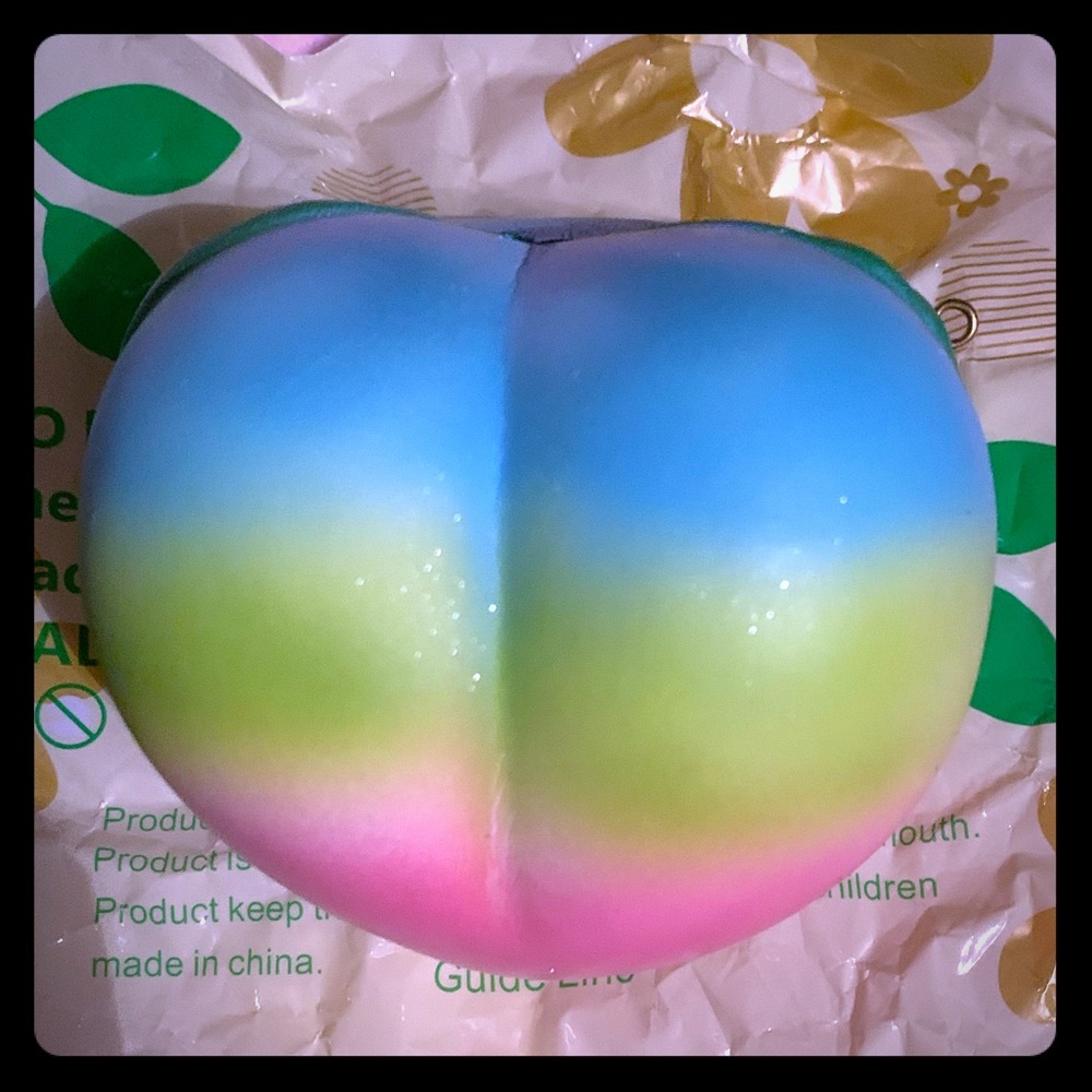 Squishy Peach βGiantβ - Picture 1 of 14